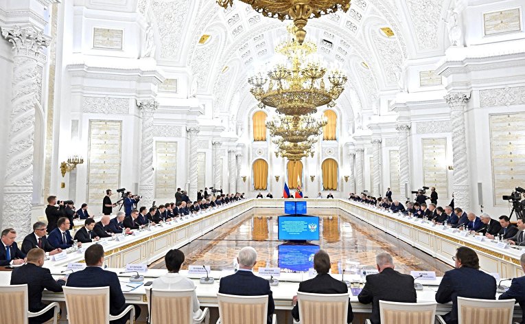Путин поручил министерствам активно привлекать бизнес к подготовке нацпроектов 