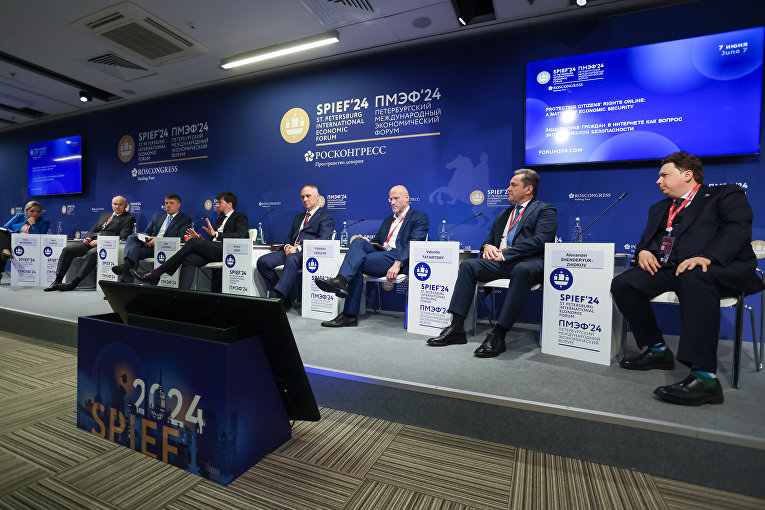 Сидоренко рекомендует детям поменьше "светить" данными в Сети 