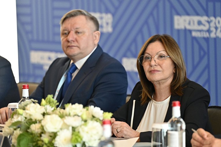 Односторонние санкции Запада нарушают нормы международного права – глава ВС РФ 