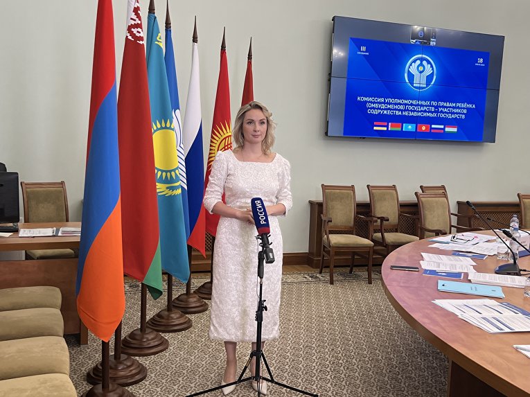 Львова-Белова предлагает решить проблему&nbsp;"невидимых" детей мигрантов 