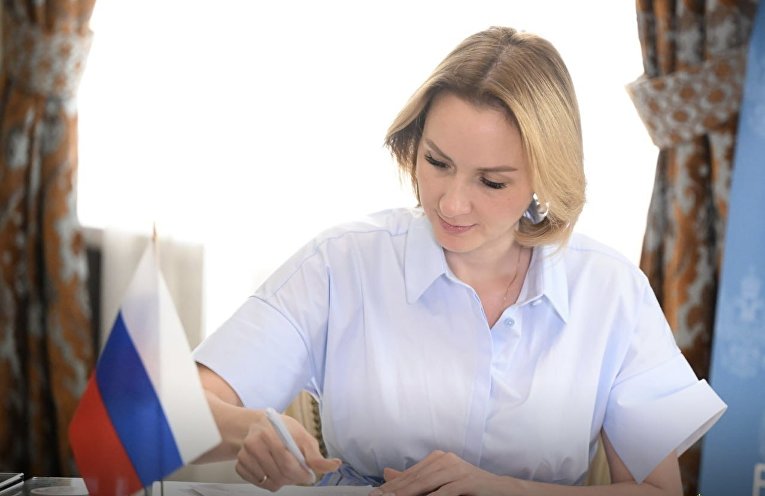 Многодетная семья возвращается в РФ из Украины при содействии Львовой-Беловой 