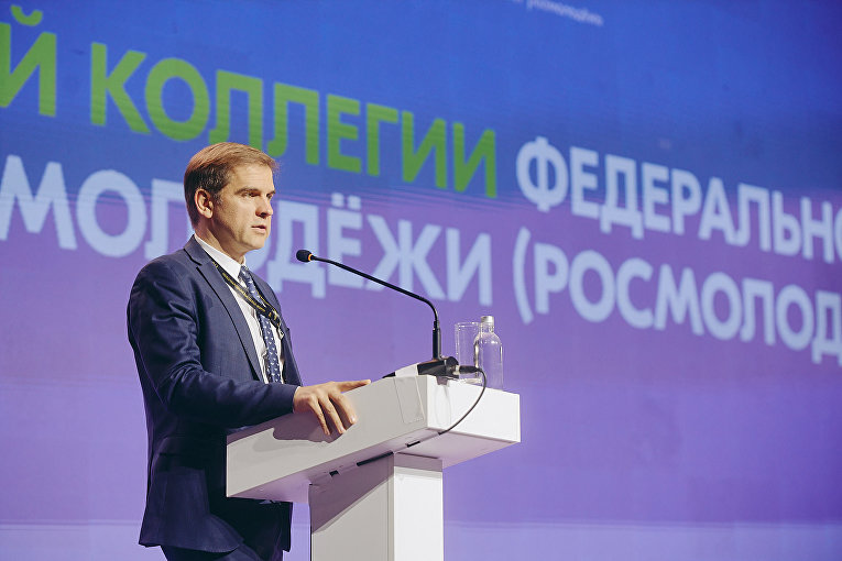 Новиков назвал беспрецедентным внимание властей к будущему молодежи 