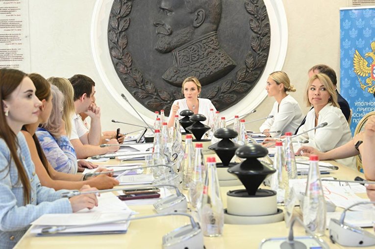 Львова-Белова сообщила о запуске телеграм-канала по профилактике сиротства 