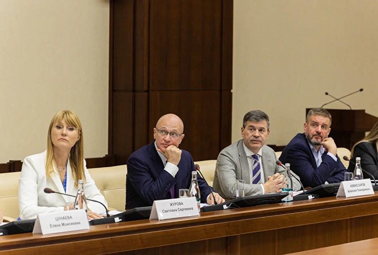 Комиссаров отметил рост знаний участников программы "Время героев" 