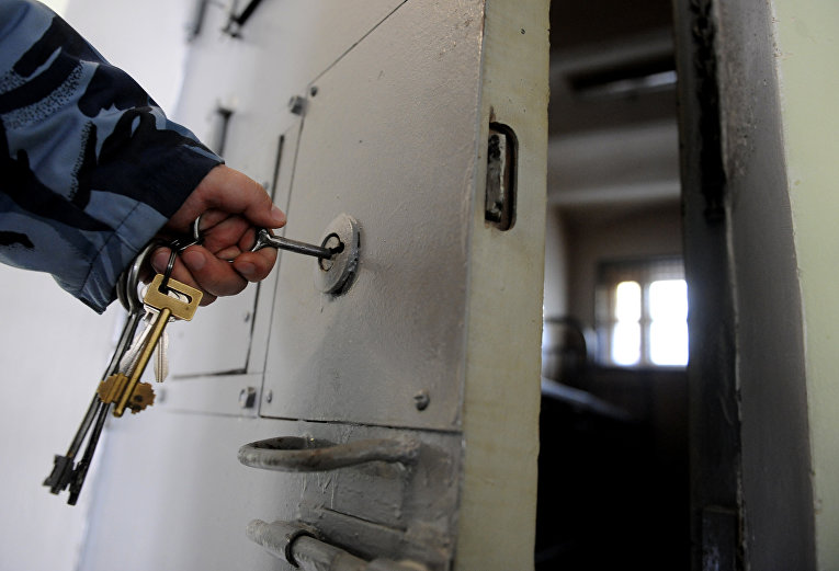 Суд оставил в СИЗО Челябинска обвиняемого во взятке экс-полковника МВД 