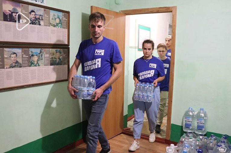 МГЕР доставила воду для пострадавших при сходе поезда в Волгоградской области 