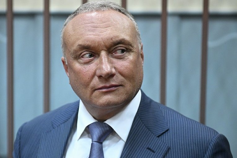 Суд арестовал сенатора Савельева по делу об организации убийства 