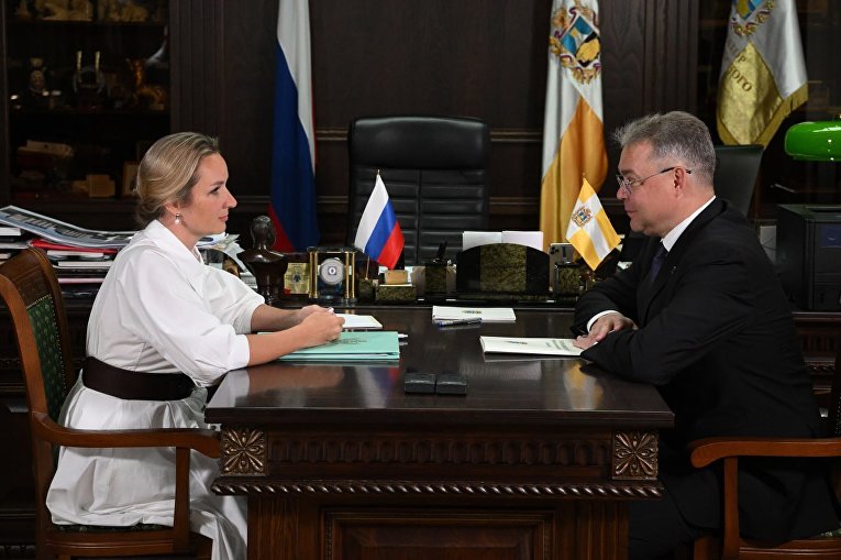 Львова-Белова высоко оценила работу по профилактике сиротства в Ставрополье 