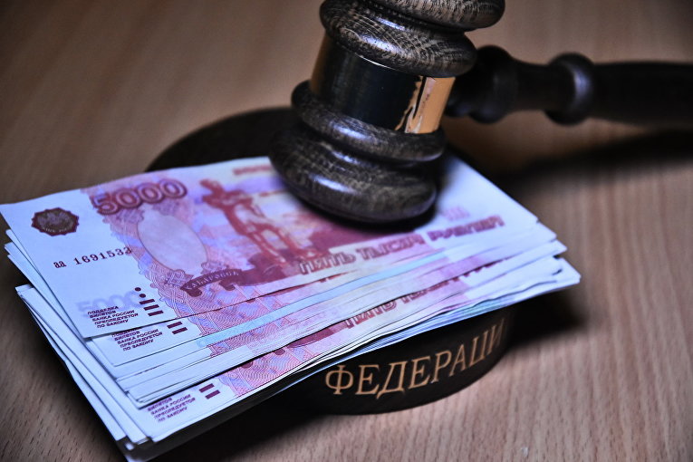 Суд по иску певицы Instasamka взыскал с шоумена Ярушина 500 тыс руб 